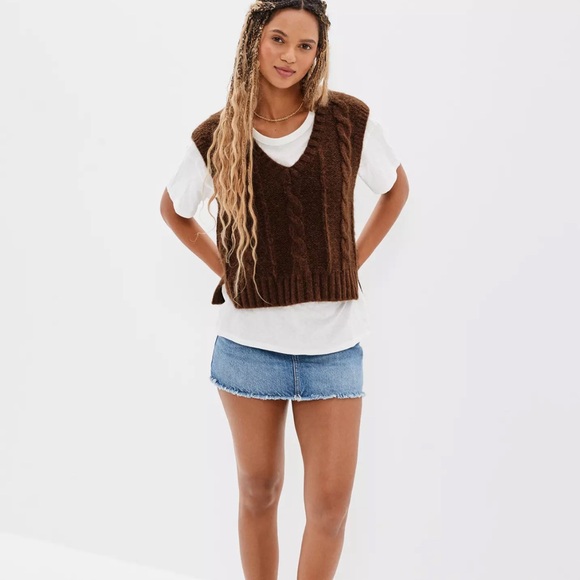 American Eagle Cable Knit Sweater Vest - Picture 9 of 12